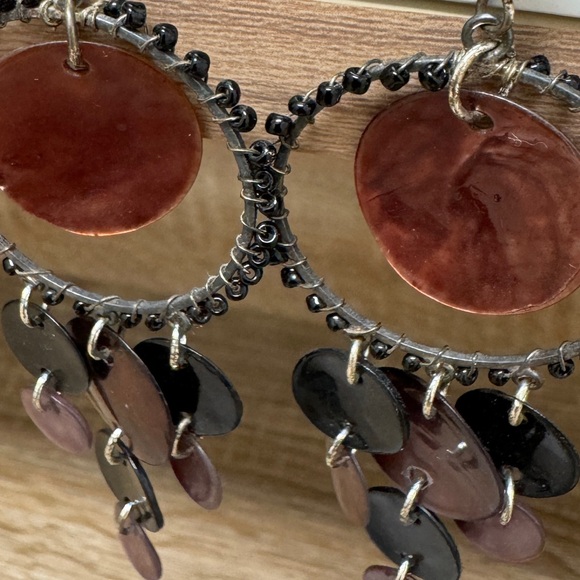 Deep Pink & Black Mussel Shell Cluster Earrings - Picture 5 of 6